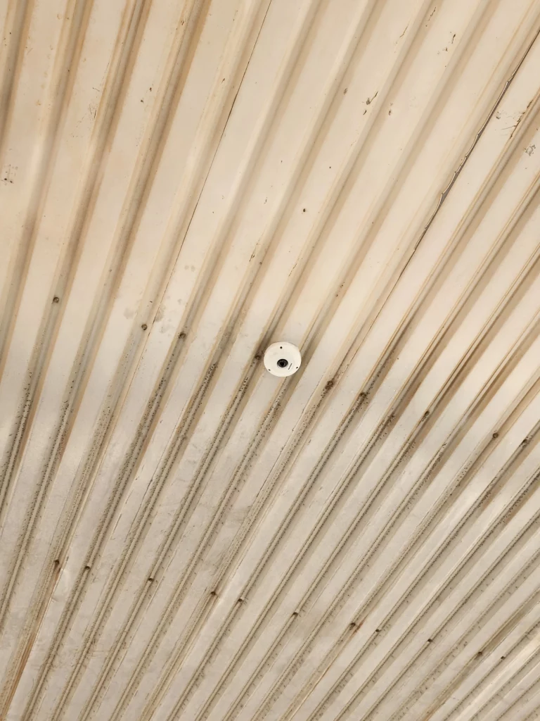 Vista panorámica 360 grados de planta industrial mediante cámara ojo de pescado.