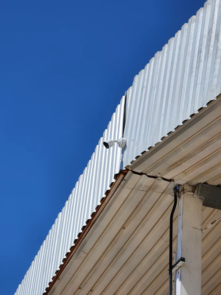 Protección de perímetro en zona de hidrocarburos con canalización normada.