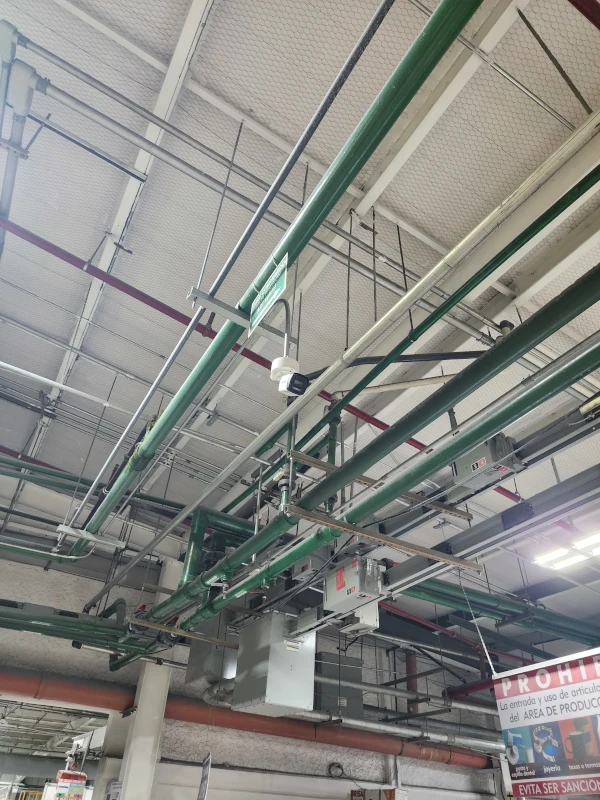 Visualización centralizada de 12 cámaras IP en planta industrial Edgewell.