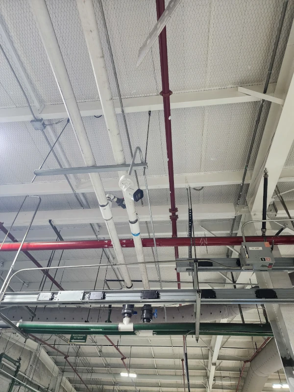 Canalización industrial y cableado Cat6 bajo norma NOM-001-SEDE para sistema de 12 cámaras